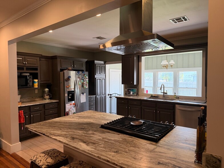 Building Photo - 110 S Saint John St