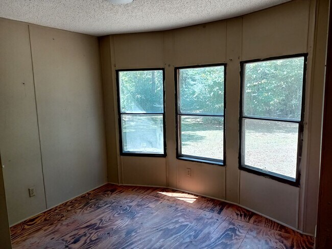 Building Photo - 231 Melody Ln