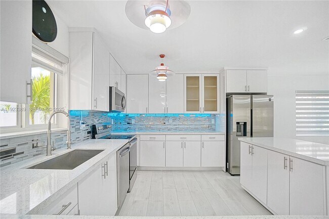 Building Photo - 414 Giralda Ave