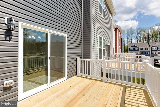 Building Photo - 3117 Laurel Hl Rd