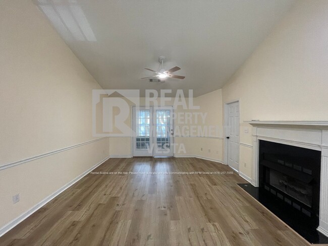 Building Photo - Recently Updated Two Bedroom Townhome in G...