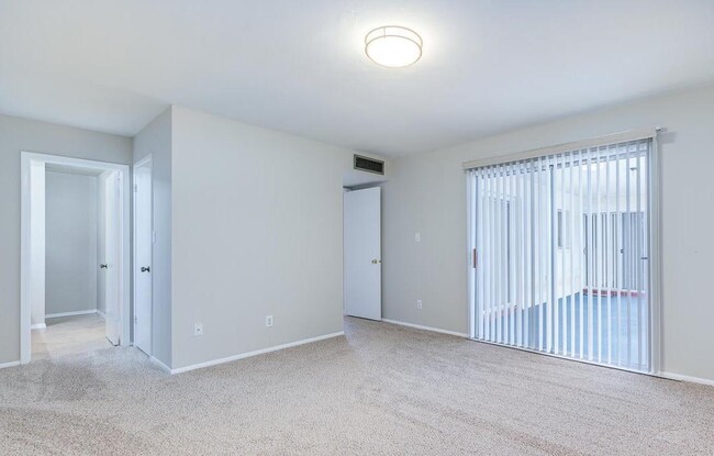 Building Photo - 2439 E Del Rio Dr