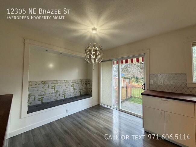 Building Photo - 12305 NE Brazee St