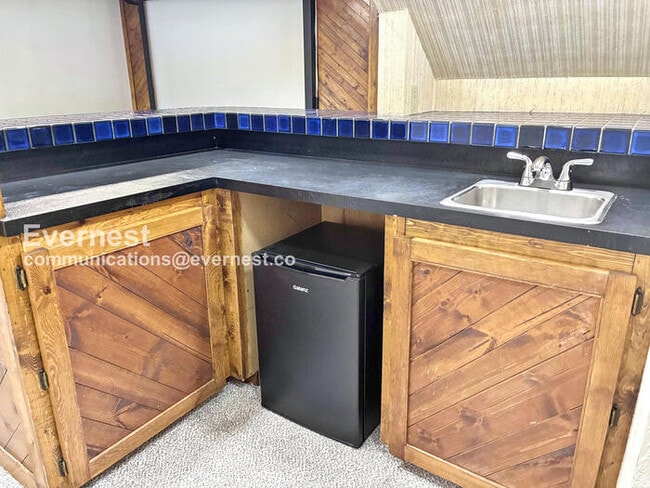 Building Photo - 4713 9th St Rd