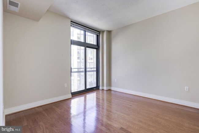 Building Photo - 2120 Vermont Ave NW