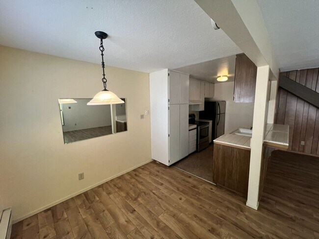 Building Photo - Two Bedroom Townhome near Sparks Marina