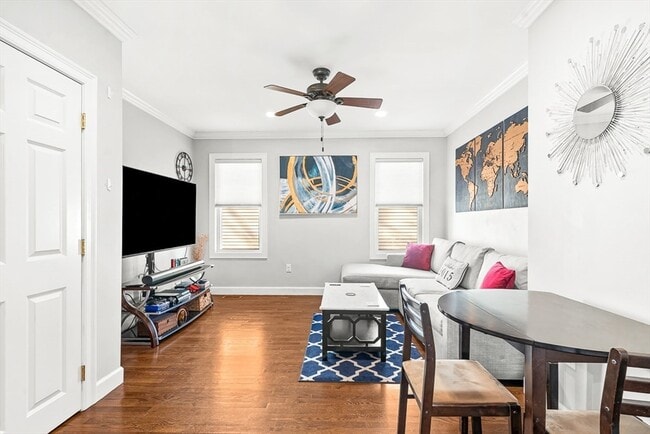 Building Photo - 32 Watts St