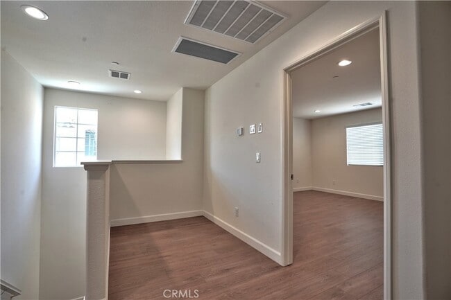 Building Photo - 136 Trellis Ct