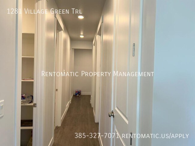 Building Photo - 1281 Vlg Grn Trl