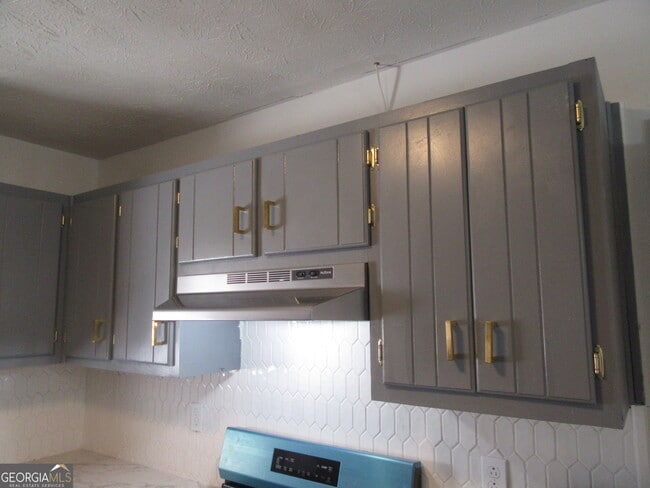 Building Photo - 613 Windsor Dr SE