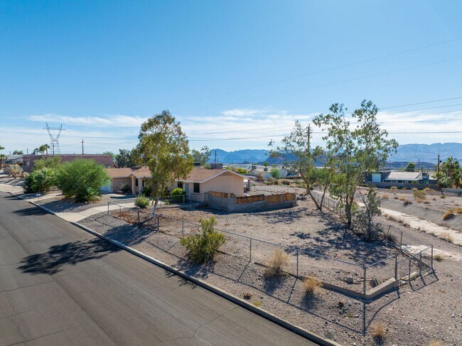 Building Photo - 1099 Pueblo Dr