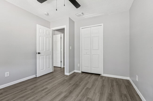 Building Photo - 7402 E Bank Dr