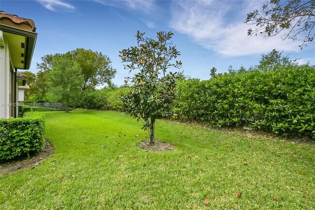 Building Photo - 9051 Edgewater Bend