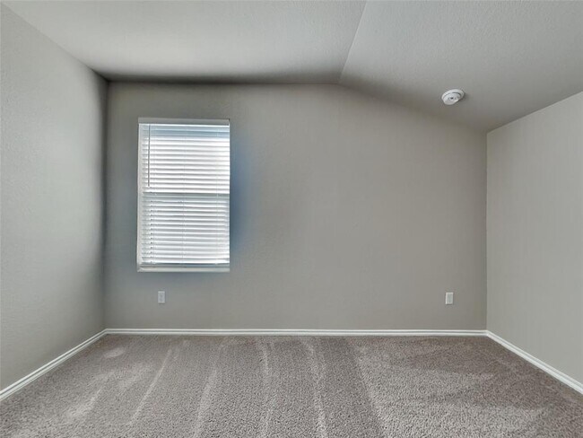 Building Photo - 5124 Saddle Clb Dr