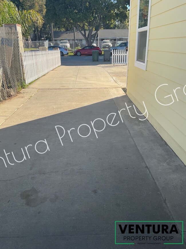 Building Photo - 831 S E St