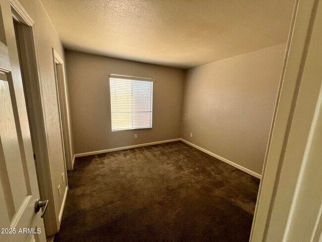 Building Photo - 1241 N 48th St