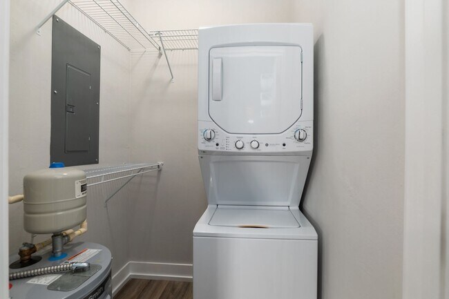 Building Photo - Walking Distance to Campus - Ansley Way STUDIO