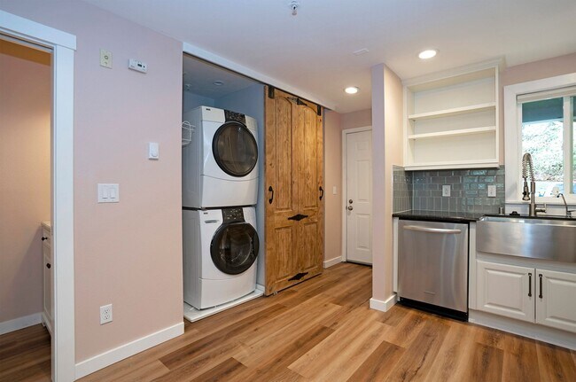 Building Photo - Wonderful 2-bedroom Townhome Style in Bothell, WA!