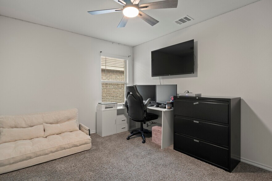 Building Photo - 2038 Croton Ave