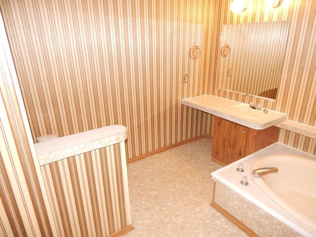 Building Photo - Spacious 3 Bedroom, 2 Bath Double-Wide Mobile Home