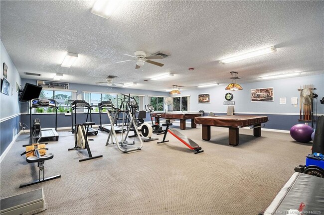 Building Photo - 9 Lake Vista Trail