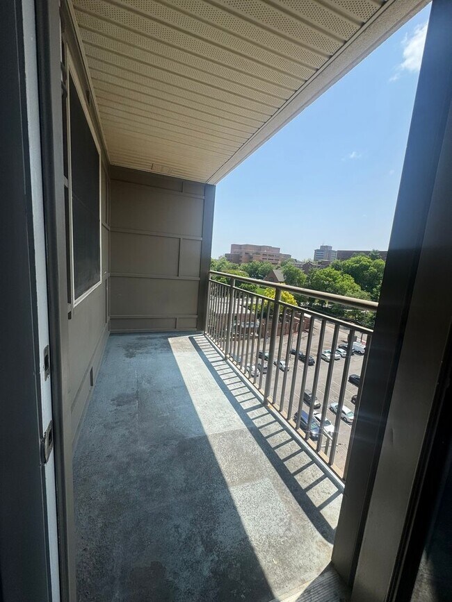 Building Photo - Lake Plaza: Available for EARLY MOVE-IN as...