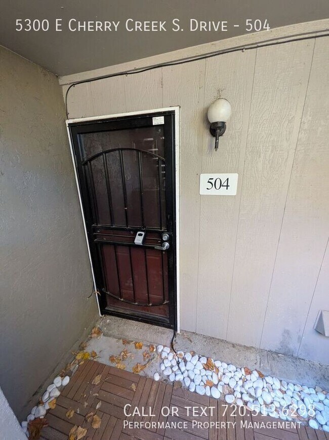 Building Photo - 5300 E Cherry Creek S Dr