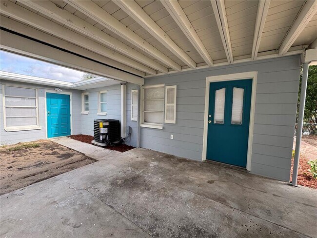 Building Photo - 218 W 4th St