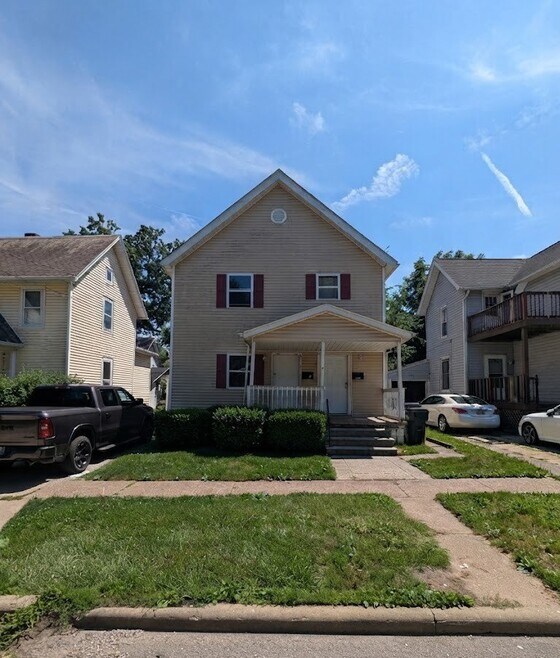 Building Photo - 212 Gates Ave