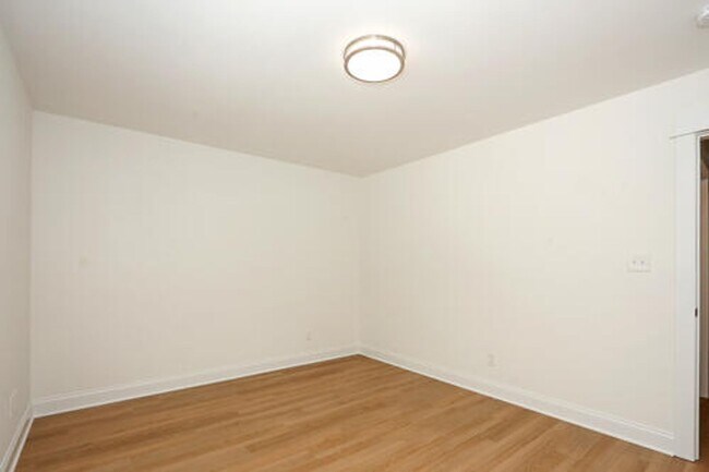 Building Photo - Luxury Townhouse in Sherrills Ford