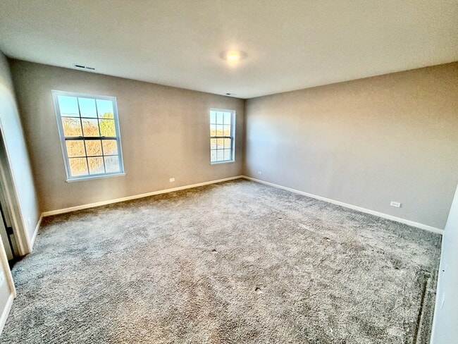 Building Photo - 1327 Draper Rd