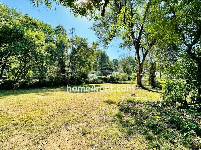 Building Photo - Ranch Style Home in KCMO w/ LVP Floors, SS Appliances and a Fenced Yard!