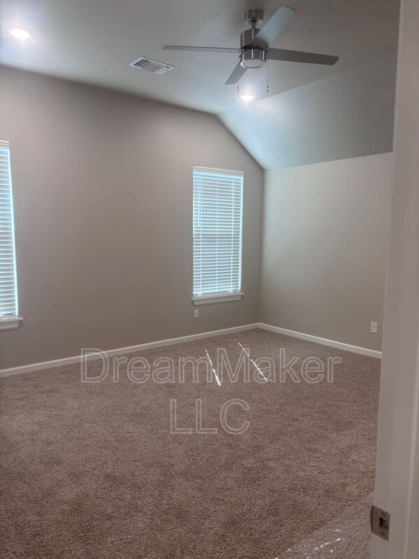 Building Photo - 3010 Hollow Crest Ln