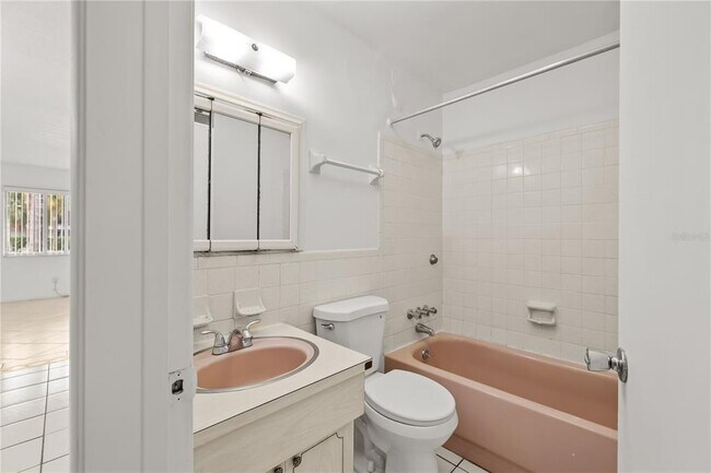 Building Photo - 2353 Shelley St