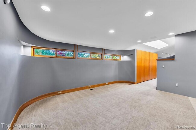 Building Photo - 5760 Snowshoe Cir