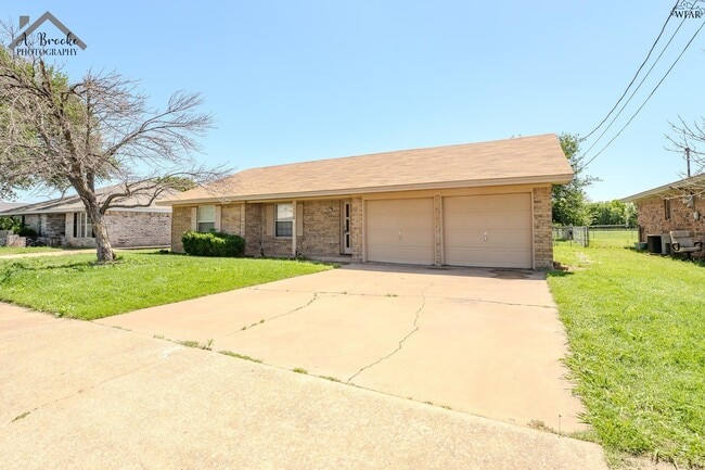 Building Photo - 1118 Crescent Ln