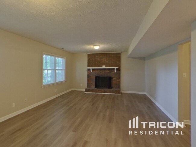 Building Photo - 2561 Falcon Ridge Dr SW
