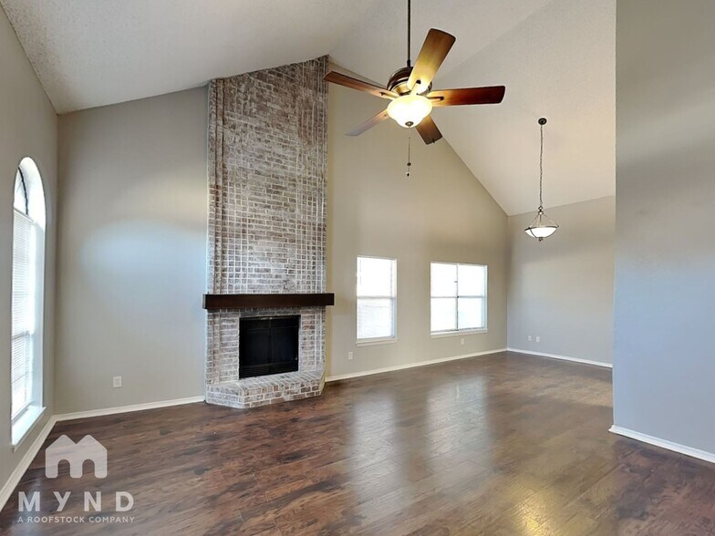 Building Photo - 837 Collins Blvd