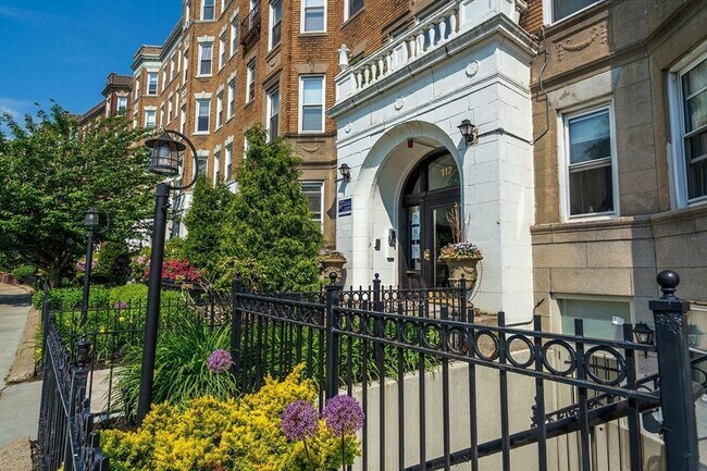 Building Photo - 117 Park Dr