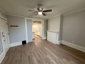 Building Photo - Charming Lower Unit 1 Bedroom with Gourmet...