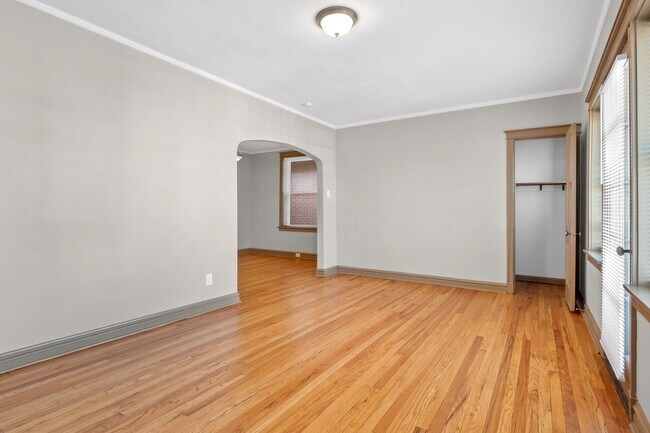 Building Photo - 4918 Tholozan Ave