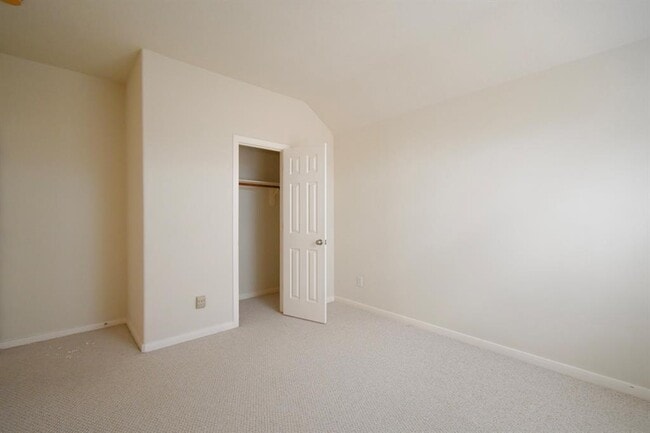 Building Photo - 13330 Vineyard Falls Dr