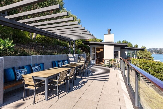 Building Photo - Luxurious Sausalito Breathtaking View Masterpiece! 4BR/3.5BA Home + 1BR/1BA Guest House! Parking!...