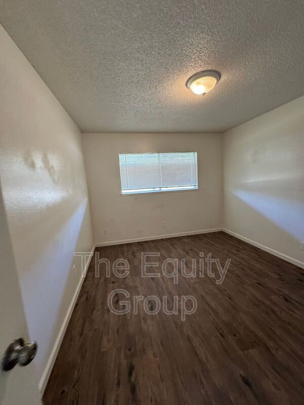 Building Photo - 2104 North Ave