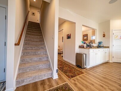 Building Photo - HUGE Owner's Suite!