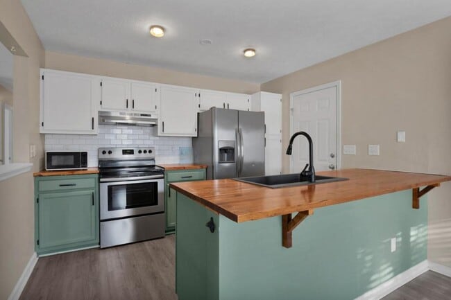 Building Photo - 3681 Highgate Dr