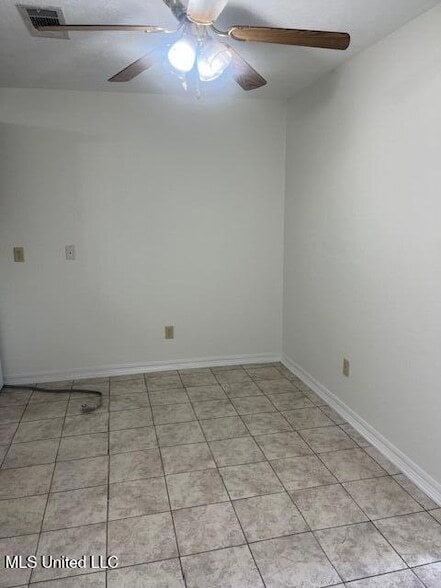 Building Photo - 1000 Lucas Ln