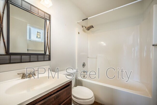 Building Photo - 4645 Ridge Dr