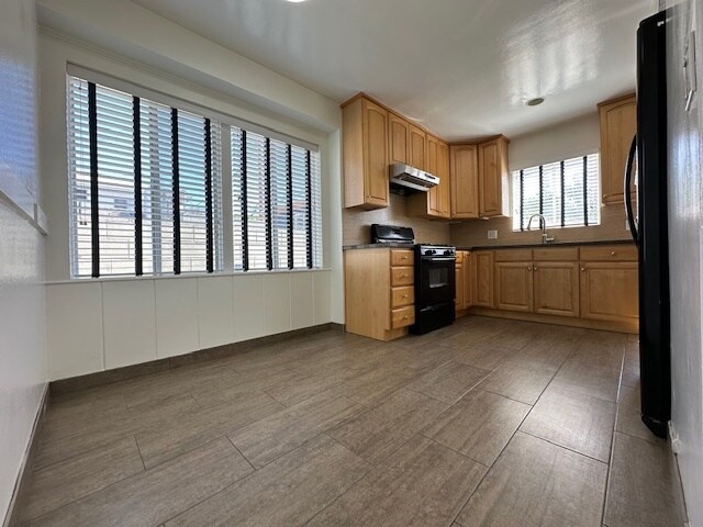 Kitchen/Breakfast Nook - 11216 Tiara St