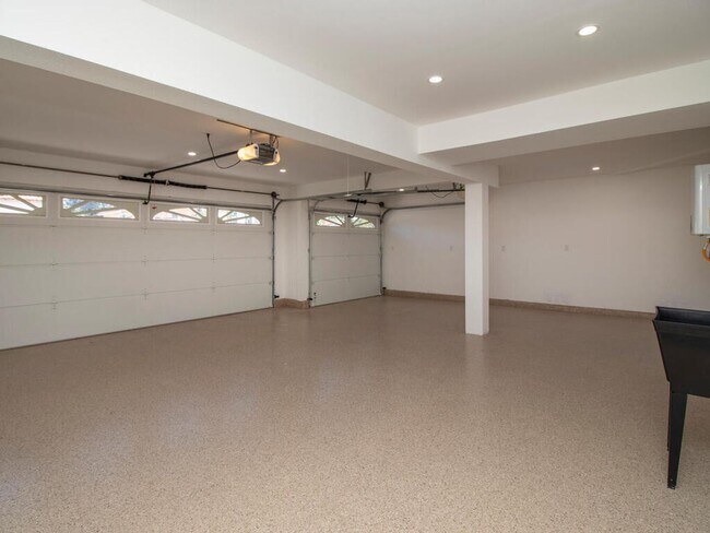 Building Photo - Stunning Fully Remodeled Home in Rancho De...